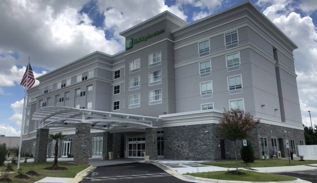 Holiday Inn & Suites Fayetteville W-Fort Bragg Area by IHG