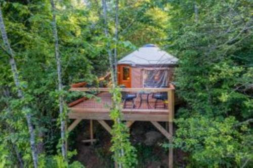 Holly Hideaway