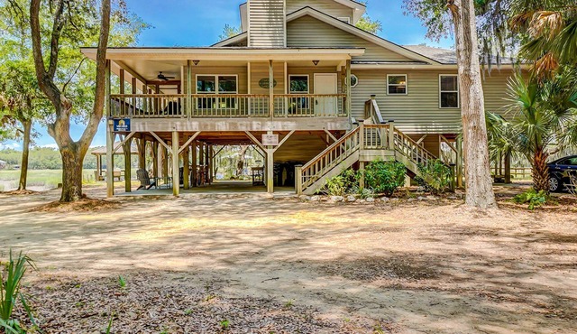 Home on fishing creek w/private dock & boat ramp, WiFi & air conditioning