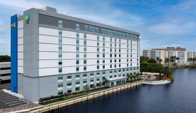 Home2 Suites By Hilton Miami Airport South Blue Lagoon
