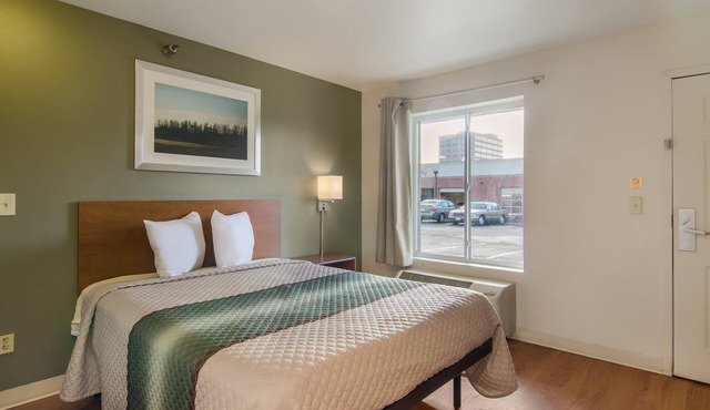 HomeTowne Studios By Red Roof Denver - Glendale/Cherry Creek