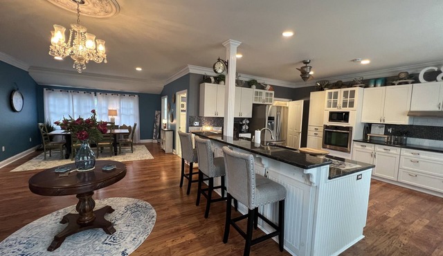 Hook Wine & Sinker~sleeps 14 to 16 water views!