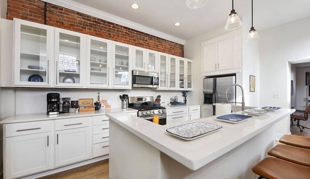 ★ HostWise Stays ★ Historic Victorian Charm, Parking, & Luxury Bath