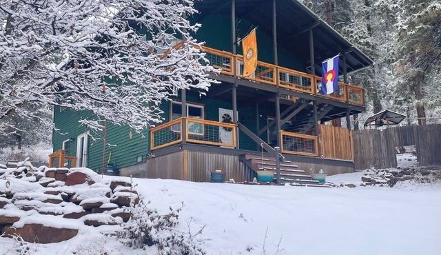 Hot tub-Mountain retreat on 4 acres - only 7 mi to downtown Durango