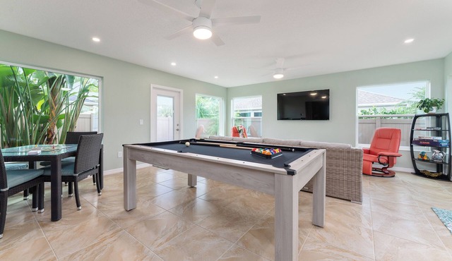 HOT TUB & POOL TABLE The Coconut Lounge - Newly Renovated 3/2 in The Village of DeSoto