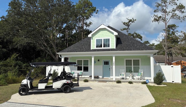 Hot tub! Solo Stove! Beach Gear! Dog Friendly! Fenced Yard! Opt. Golf Cart