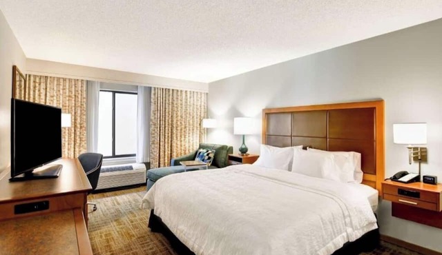 Ideal Guestroom for Short Stays–Conveniently Located Near Boca Attractions