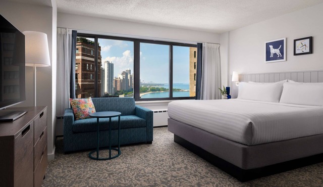Ideal Mix of Comfort and Value! Free Breakfast, Near Water Tower Chicago