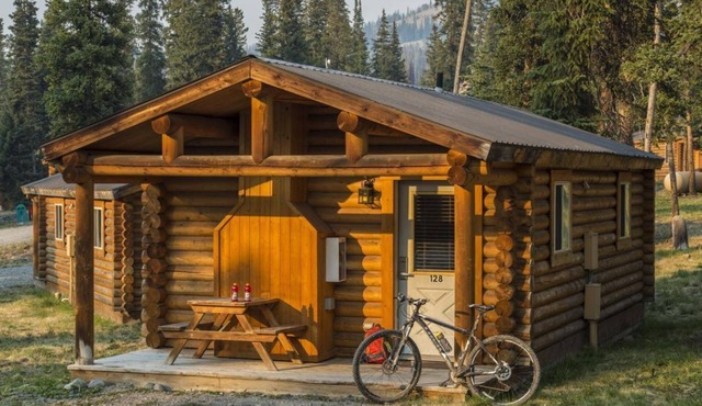 Invigorating Retreat! 3 Conveniently Located Cottages!