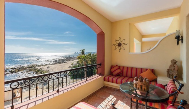 Inviting 2BR Condo with Pool & Tennis Court for Weekend Getaway