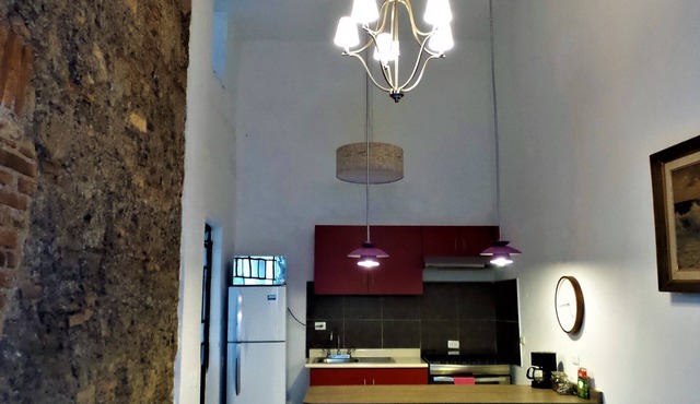 Just 3 blocks from Cathedral, fully restored, high ceilings and modern finishes.