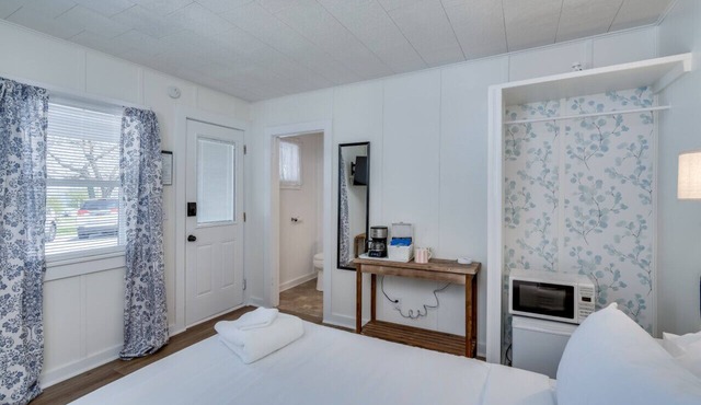 K's Motel with Stunning St. Lawrence River Views - Room 6