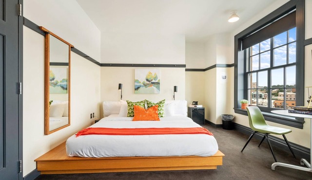 Kasa Steps to Bakery Square Cozy Studio The Maverick