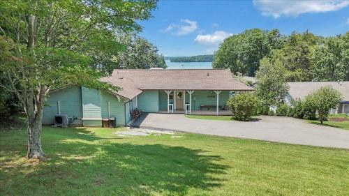 Kelly Kove - Beach Area Sleeps 14, Private Dock, Pet Friendly