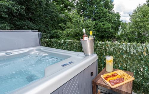 Kernersville Studio Suite Community Pool Firepit Kitchen