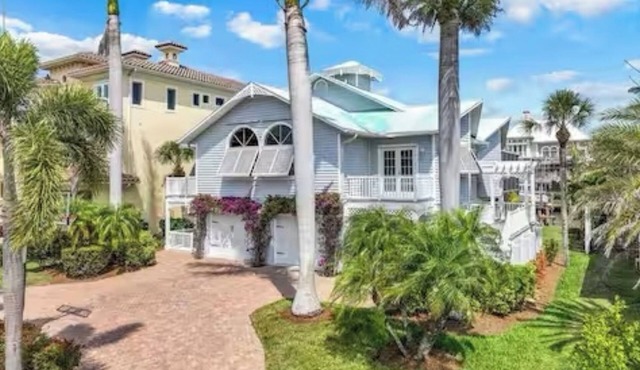 Key West Style close to the Beach! in Naples