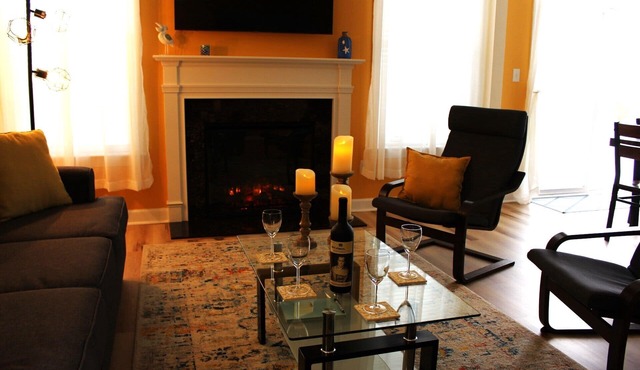 Kids' domain! 3 pools, beach shuttle, bikes & game room. Linens included!