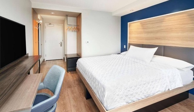 King Room | Near Fort Lauderdale Beach & Airport