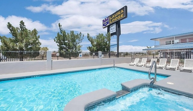 King Room with Fee Breakfast, Airport Shuttle, Pool Close to Pecos Museum