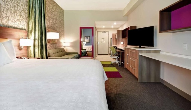King Studio w/Kitchenette & Pool; 0.3 mi to Jekyll Island Convention Center