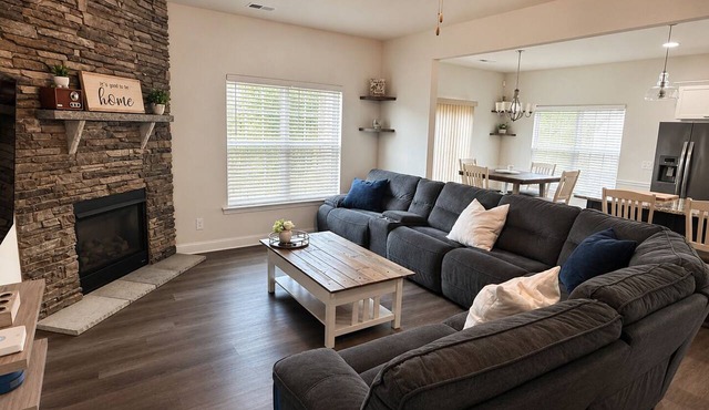 King Suite, Fenced Yard & Fast Wi-Fi - Heart of the NC Triad, Kernersville, NC