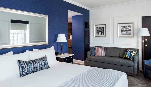 King Suite | Gym Access | Near Art Gallery | Near The Capitol
