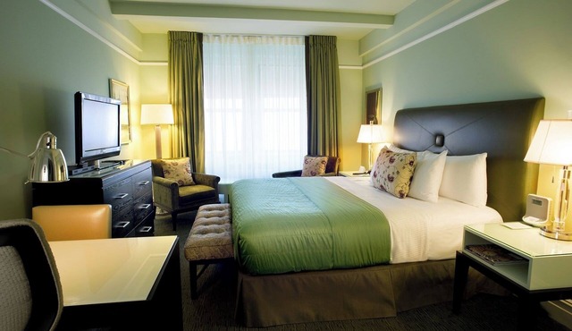King Suite | Kitchen & Living Room | Steps to Lincoln Center & Central Park NYC