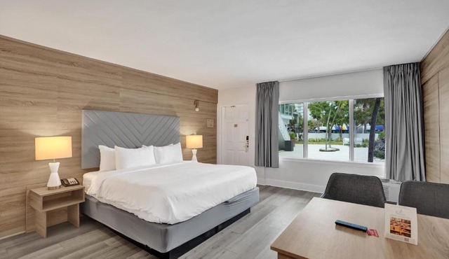 King Suite with Kitchenette at Ocean Blvd Near the Beach