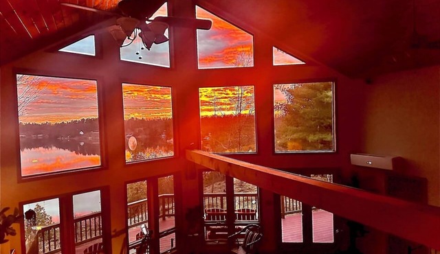 Lake Cabin 8 acres private dock fire pit hot tub game room