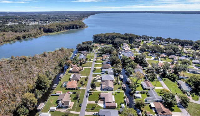 Lake Eustis and Harris Chain of Lakes Getaway! Great 3/2 home and amenities!