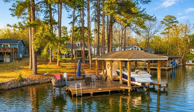 Lake Gaston Retreat | Dock, Firepit & Kayaks