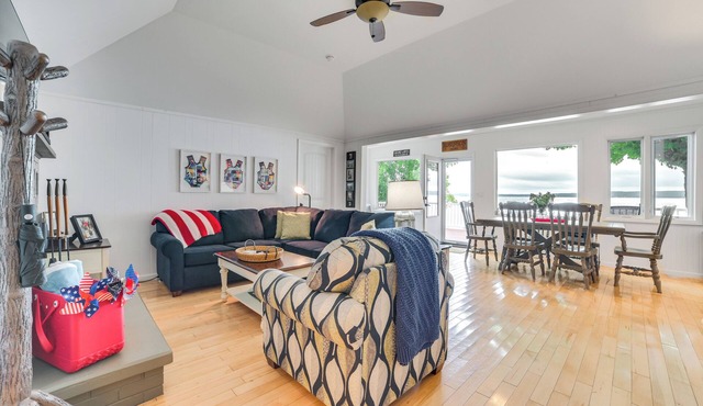 Lakefront Escape on Beautiful Burt Lake!
