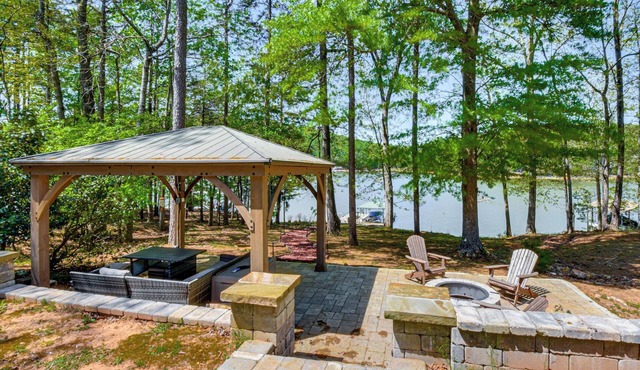 Lakefront Escape-Private Dock-Fire Pit-Sleeps 12