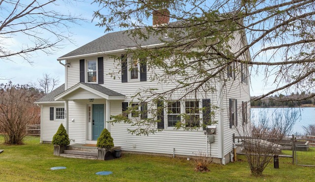 Lakefront home in VT near Okemo and Killington. Minutes to Skiing!