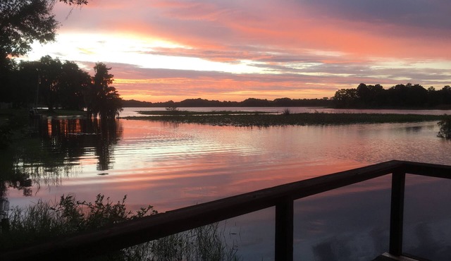 Lakefront, spacious 2/2 home on Lake Tsala Apopka, Inverness