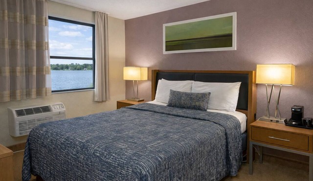 Lakeside Inn