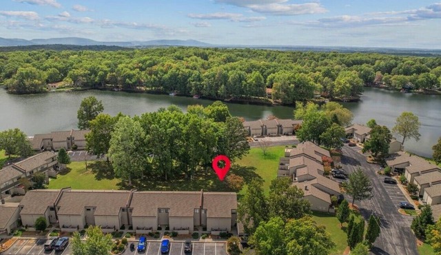 Lakeview 2 Bedroom/1.5 Bath Condo in the Heart of Fairfield Glade with King Bed