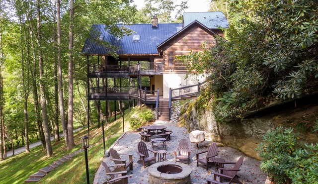 Lakeview- hot tub, pet friendly, lake views, catch and release fishing