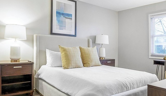 Landing | Amazing 2BD, Pool, Gym