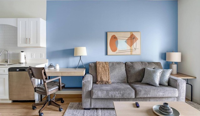 Landing | Beautiful 1BD, Pool, Gym