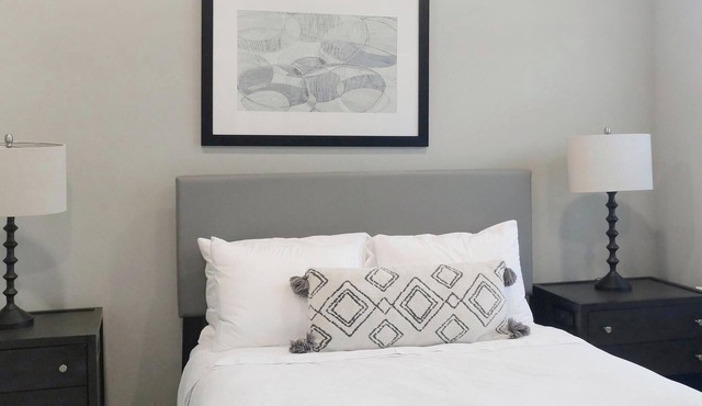 Landing | Chic 1BD, Yoga Studio, Gym