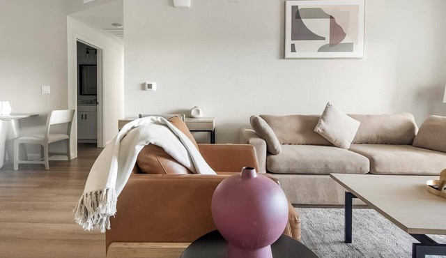 Landing | Chic 2BD, Rooftop Lounge, Pool