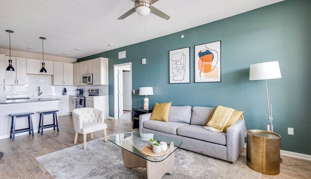Landing | Modern 2BD, Pool, Gym