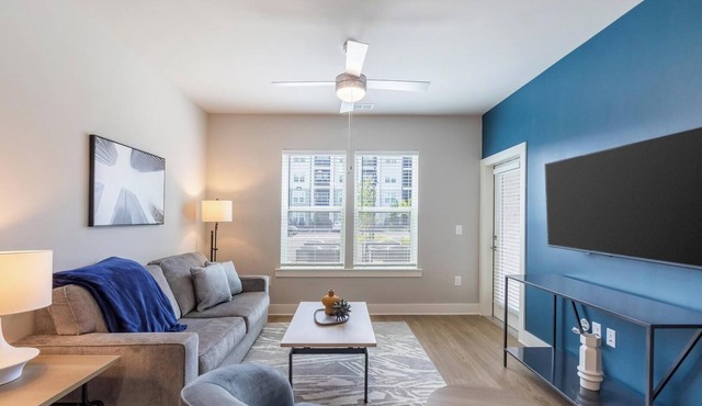 Landing | Stunning 1BD, Gym, Clubhouse