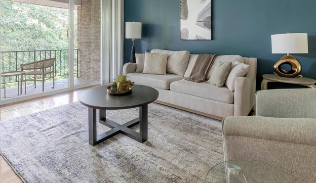 Landing | Stunning 2BD, Pool, Gym
