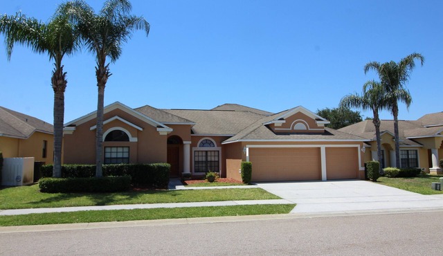 Large 5 bed villa with pool, games room & excellent privacy