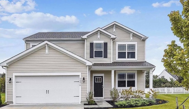 Large, beautiful house! 1.5 miles to Bethany Beach! Resort style amenities!