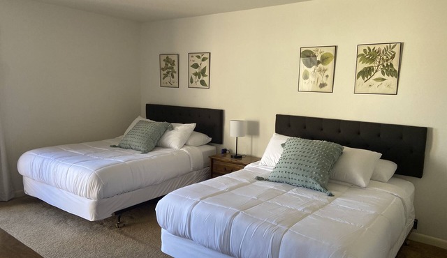 Large peaceful townhome, backs to open green space, short drive to theme parks!