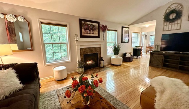 Large Saratoga Home Great For Family