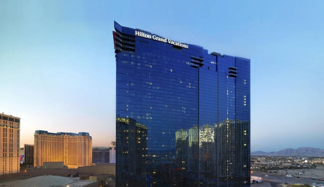 Las Vegas - Formula One 2025 Suite in Elara Hotel. Last-minute reservation!